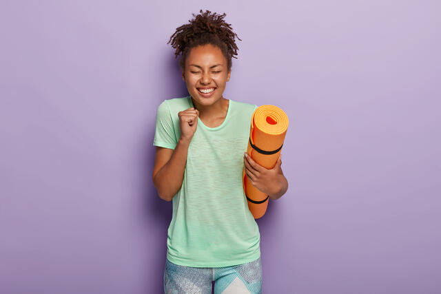 Har du en kjæreste eller venninne som du vil gi noe ekstra til? Her har vi laget en liste over 10 gavetips til henne. Her finner du gaver til velvære, trening eller støtter.